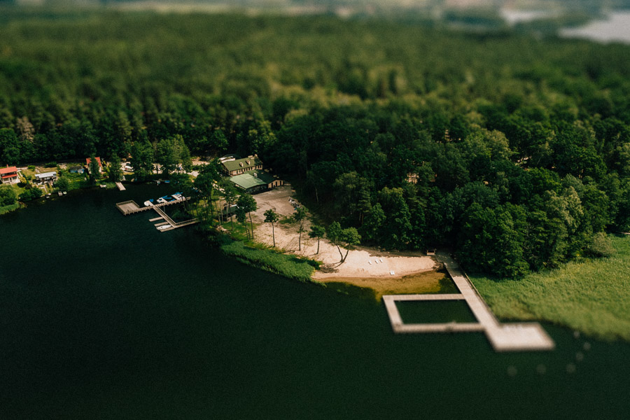 Jakub Chmielewski Fotografia Ślubna - Kasia i Maciek - Ślub nad Jeziorem na Warmii i Mazurach - Przystanek Zatoka-1 Jakub Chmielewski Fotografia Ślubna - Kasia i Maciek - Ślub nad Jeziorem na Warmii i Mazurach - Przystanek Zatoka-1
