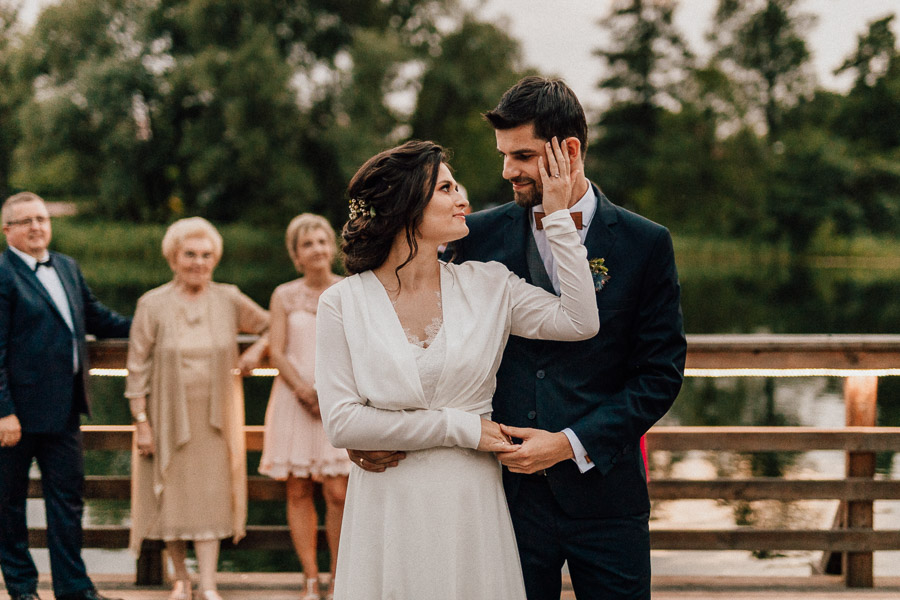 Jakub Chmielewski Fotografia Ślubna - Kasia i Maciek - Ślub nad Jeziorem na Warmii i Mazurach - Przystanek Zatoka-354
